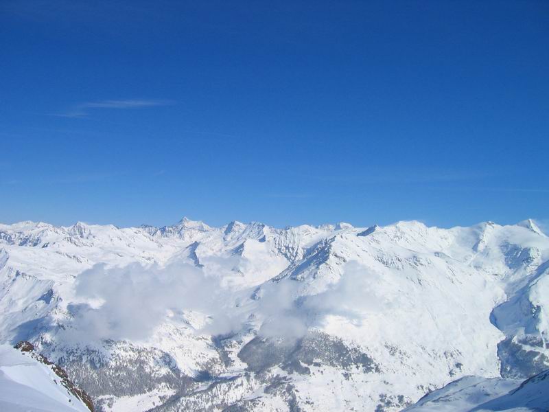 Vue sur les Alpes depuis le pic de l&#039;Aiguille Rouge (3226m)