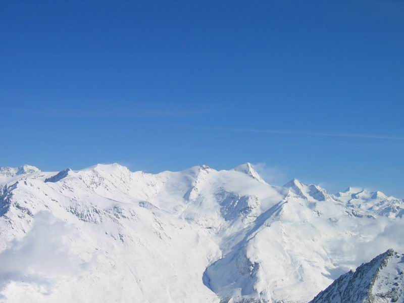 Vue sur les Alpes depuis le pic de l&#039;Aiguille Rouge (3226m)