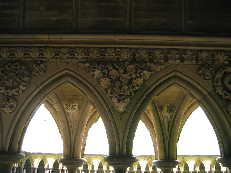 Dtail du clotre de l&#039;Abbaye du Mont-Saint-Michel