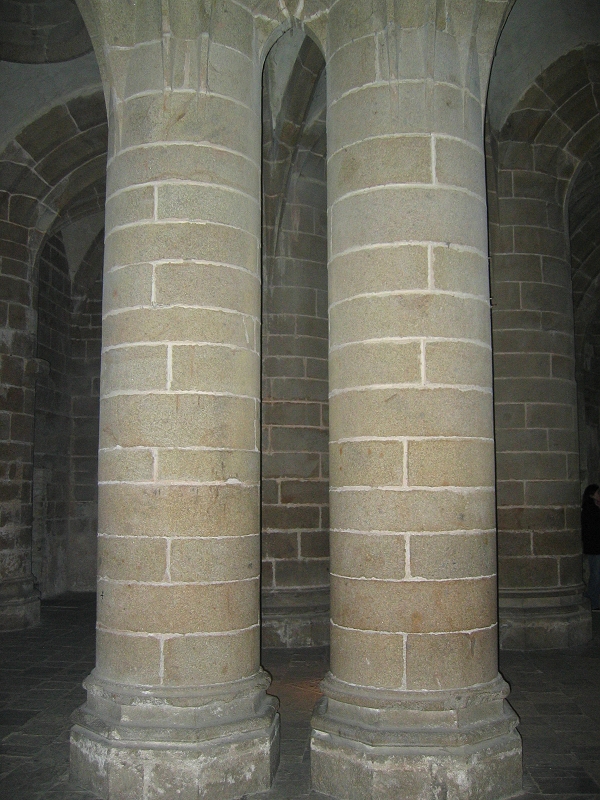 Colonnes de l&#039;Abbaye du Mont-Saint-Michel