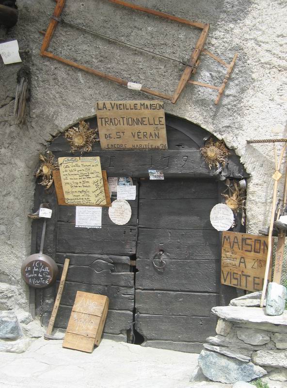 Habitation en bois du village de Saint-Vran